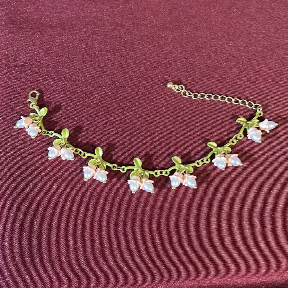 Vintage Style, Lily & Pearl look Bracelet